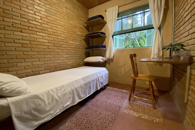 institucional-campus-estrutura-quarto-individual-01-768x512